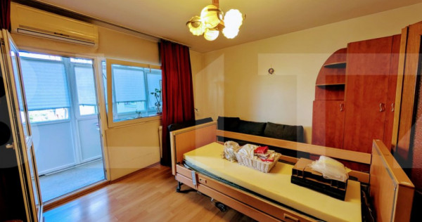 Apartament de vanzare, cu 3 camere, 65 mp, decomandat, Piaț