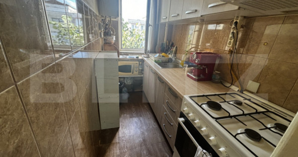 Apartament de vanzare, cu 3 camere, zona Micro 14