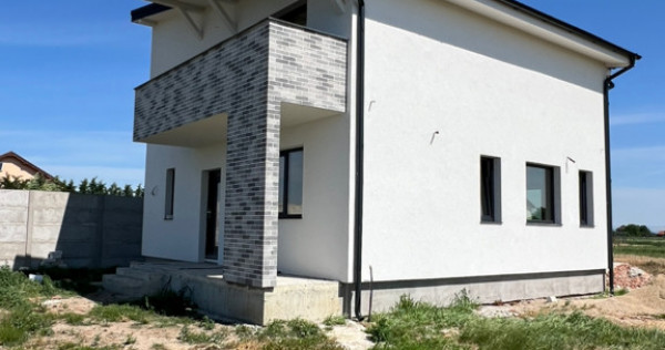 Casa semifinisata / pers. fizica / teren 700mp / ingradit Satu Mare