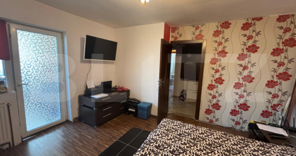 Apartament de vanzare, cu 3 camere, zona Micro 5