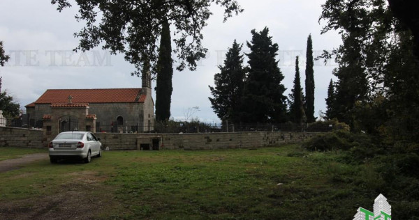 Teren de in Budva Muntenegru