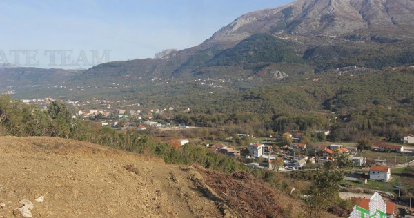 Teren de in Kotor Muntenegru