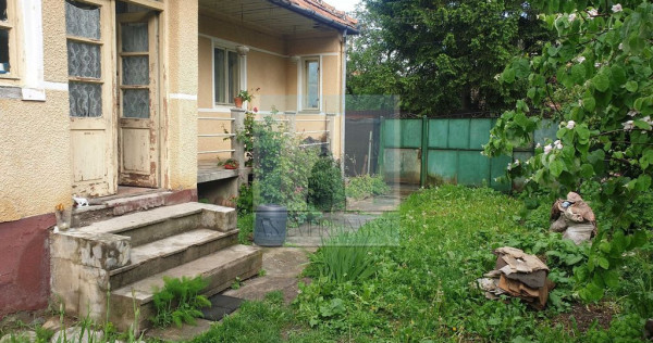 Casă bătrânească de vânzare în Tărlungeni