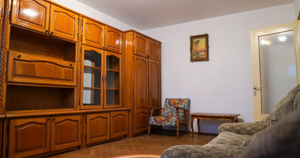 Apartament 4 camere, decomandat, etaj intermediar, zona Repu
