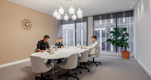 Acces nelimitat la spațiu de birou în plan deschis pentru 10 persoane