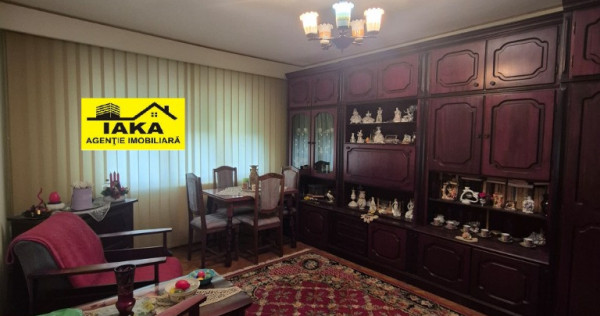 Republicii, zona buna, 4 camere, etaj 1