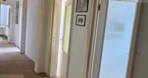 Apartament cu 3 camera, zona Spitalului