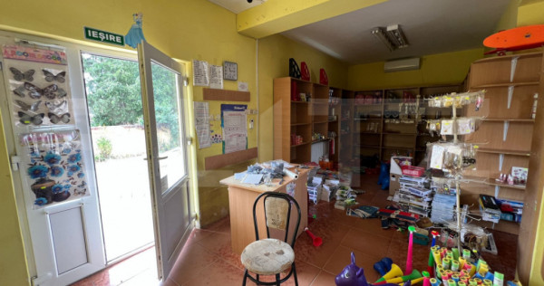 Casa de vanzare, cu 2 camere, zona cu vad comercial.