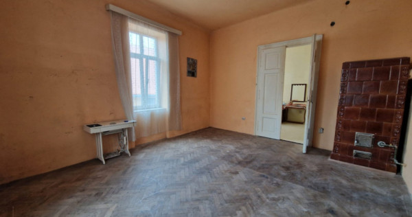 Apartament cu 3 camere in Centrul Istoric