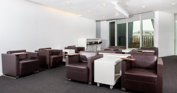 Acces nelimitat la spații de co-working în Regus Charles de Gaulle