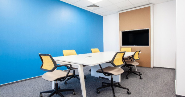 Spațiu de birou privat pentru 4 persoane în Regus Sun Business Centre