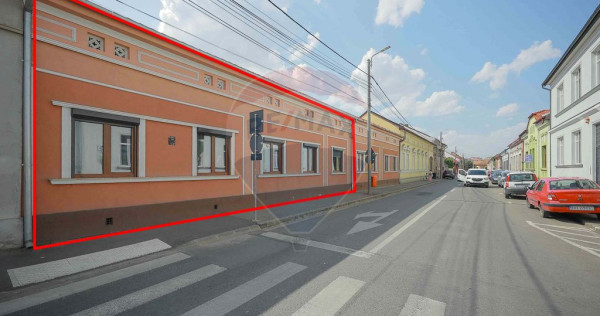 De vânzare Apartament cu 4 camere, lângă Podul Centena...