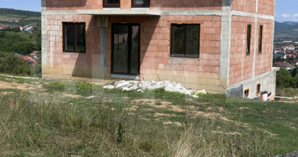 Casă nouă, priveliște panoramică, 400 mp teren