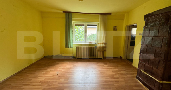 Casă solidă cu garaj și teren de 3.400 mp, Deva