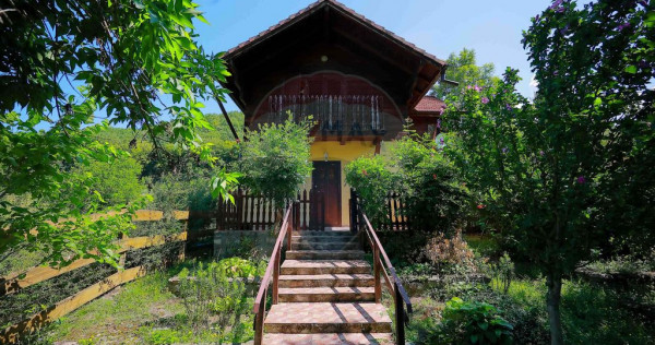 De vânzare Casǎ de Vacanțǎ cu 3 camere, teren 1146 mp...