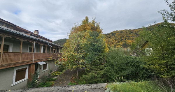 Casă solidă din cărămidă, mobilată, garaj, teren ge...