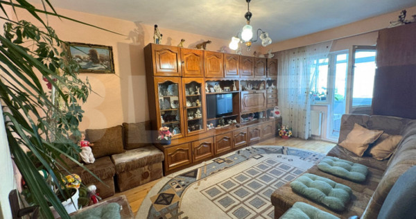 Apartament decomandat cu 3 camere și 2 balcoane, zona Vasil