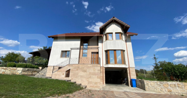 Casă spațioasă cu teren generos de 1600 mp, ideală pentr