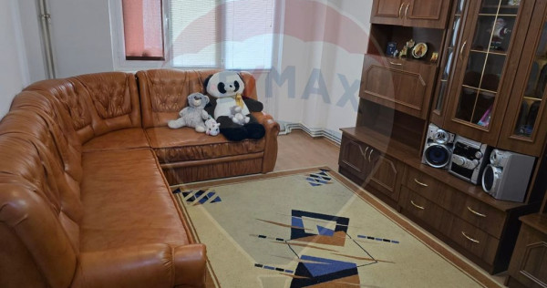 Apartament cu 3 camere de vânzare în zona Central