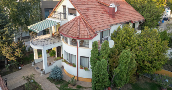 Vilă individuală cu piscină, zonă de relaxare privată-E