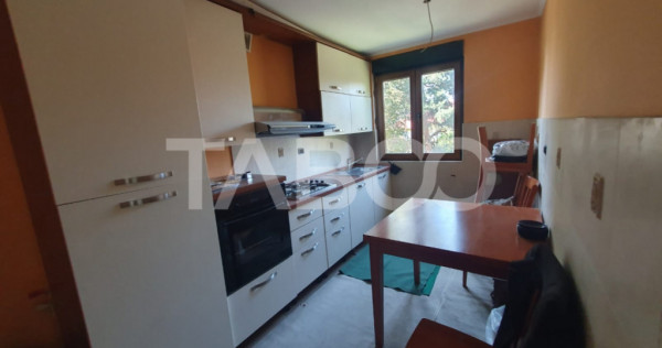 Apartament semidecomandat 2 camere etaj 2 zona 13 Decembrie