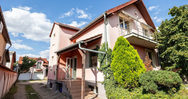 Vilă cu 6 camere &icirc;n zona rezidențială - Poltura