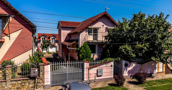 Vilă cu 6 camere &icirc;n zona rezidențială - Poltura
