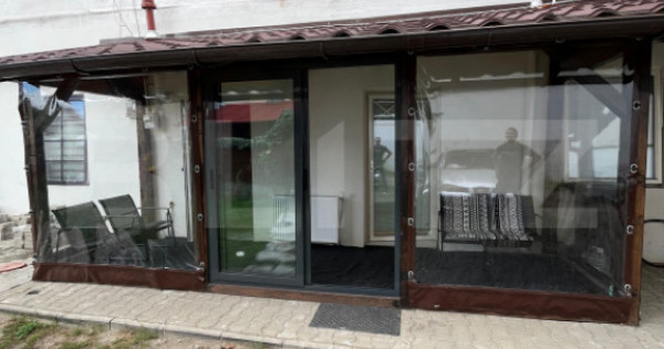 Apartament de vanzare, cu 2 camere, cu terasă și parcare,