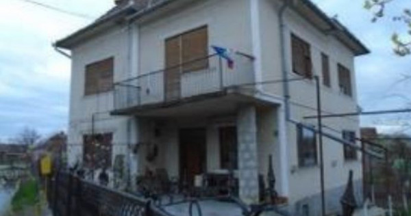Cota de 3/8 din casa si teren, Loc Unirea, Jud Alba