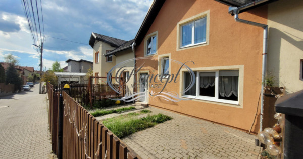 Inchiriere triplex retras de la strada cu curte si parcare i