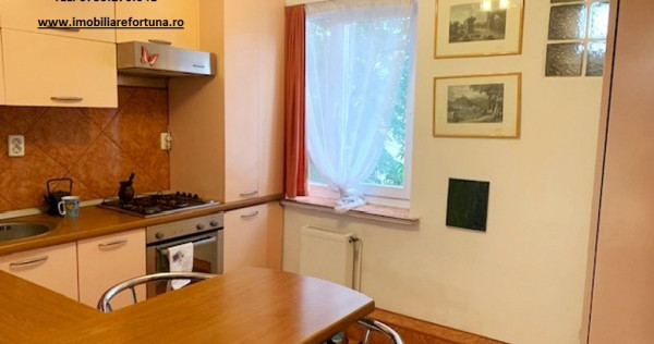 Apartament 3 camere, etaj 1, cu boxa in proprietate, zona Scoala nr.2