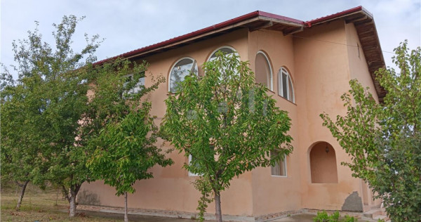 Chiperesti Tomesti Vila P E SU=236mp 5 dormitoare living d