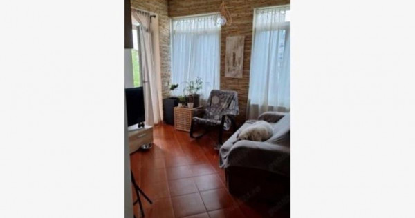 Apartament de vânzare - 3 camere luminoase, cu 3 balcoane