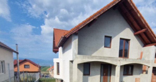 Casa 5 camere +500mp teren Sura Mare