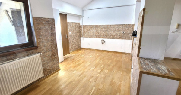 De vanzare apartament cu 3 camere foarte spatios!