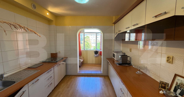 Apartament de 2 camere, decomandat, etaj intermediar, zona C