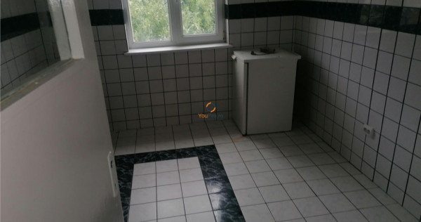 Decomandat Bloc Izolat Calea Girocului