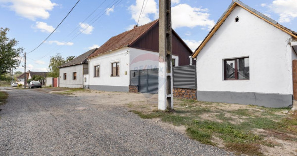 Casă renovată recent, zona centrală Pecica