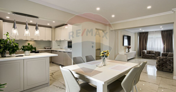 Apartament spectaculos de vanzare: 4 camere, 2 băi, zona...