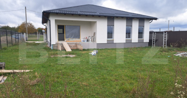 Casă nouă pe parter cu vedere spre munți – Tărlungeni,