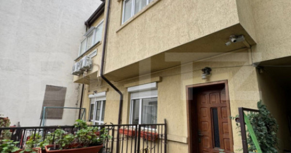 Casa de vanzare, 9 camere, 230 mp, zona - 13 Septembrie