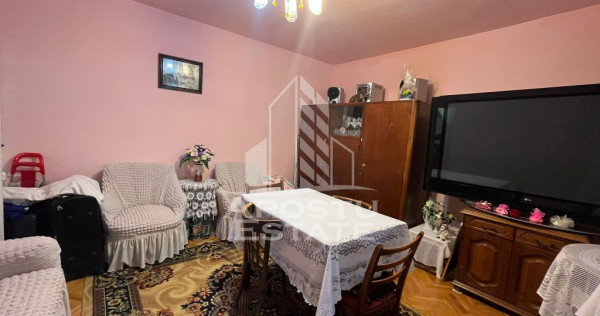 Apartament cu 3 camere, 2 bai, decomandat, parter inalt,z...