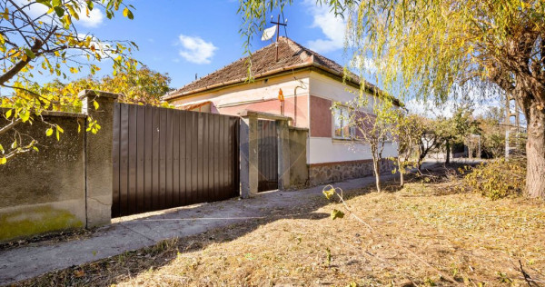 Casă de v&acirc;nzare la 7 km de Arad, Loc. Sofronea