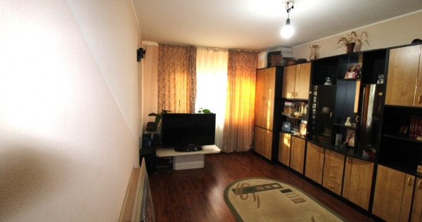 Apartament cu 3 camere, decomandate in Micro 16