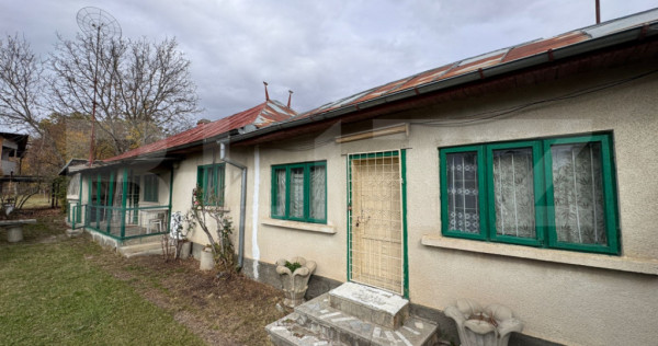 Casă solidă din cărămidă cu teren generos –Gura Ocnit