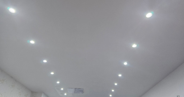 Vand spatiu comercial in Deva, zona 1 Decembrie (Ultracentral),