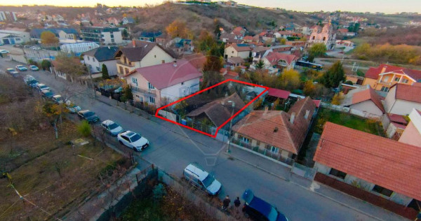 Casă cu 3 camere de vânzare în zona Centrală, Strada ...