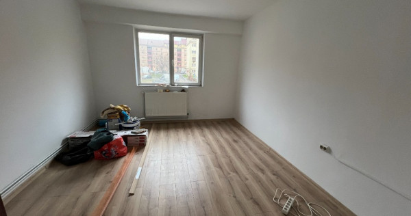 VAND garsoniera 1 camera,renovata,bucatarie,baie,et.3, zona Lazaret