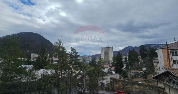 Apartament cu 3 camere de v&acirc;nzare &icirc;n zona Central