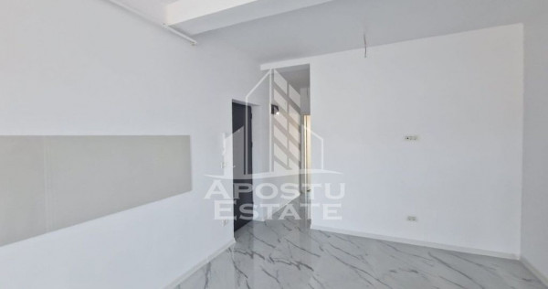 Apartament cu 2 camere, nemobilat, zona Giroc, Loc de par...